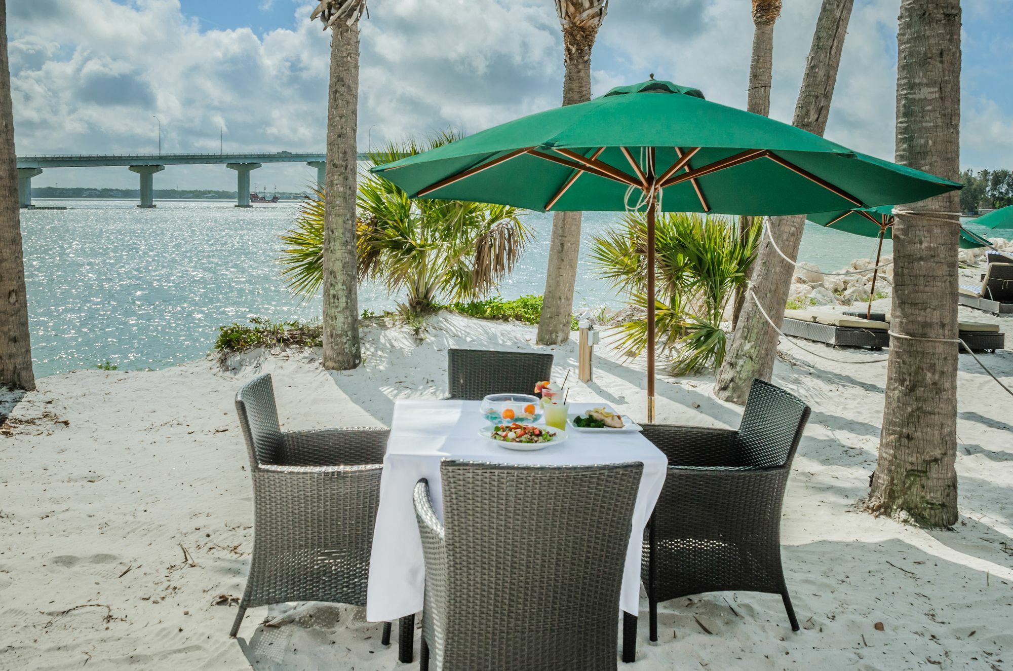 Dreamview Beachfront Hotel & Resort เคลียร์วอเตอร์บีช ภายนอก รูปภาพ